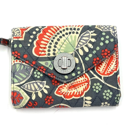 Vera Bradley Nomadic Floral set of Wristlet and Makeup Bag - Picture 2 of 12